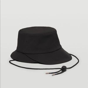 Lululemon wide brim bucket hat w/strap